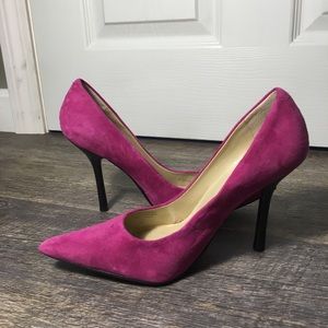 NWOT Guess Fuchsia Suede Heels